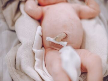 Filtros ultravioletas y parabenos se transfieren entre la madre y el bebé a través del cordón umbilical 