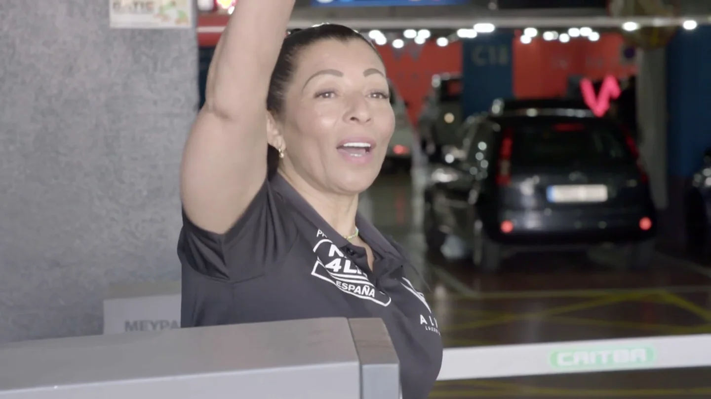 "Una mujer tan guapa no puede ir con un coche así": las técnicas para captar clientes de una empleada de Alvato Luxury "Una mujer tan guapa no puede ir con un coche así": las técnicas para captar clientes de una empleada de Alvato Luxury