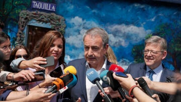 José Luis Rodríguez Zapatero atiende a los medios de comunicación