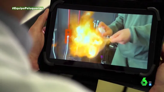 La supuesta desinfección con fuego de un barbero ante las cámaras de Equipo de Investigación La supuesta desinfección con fuego de un barbero ante las cámaras de Equipo de Investigación