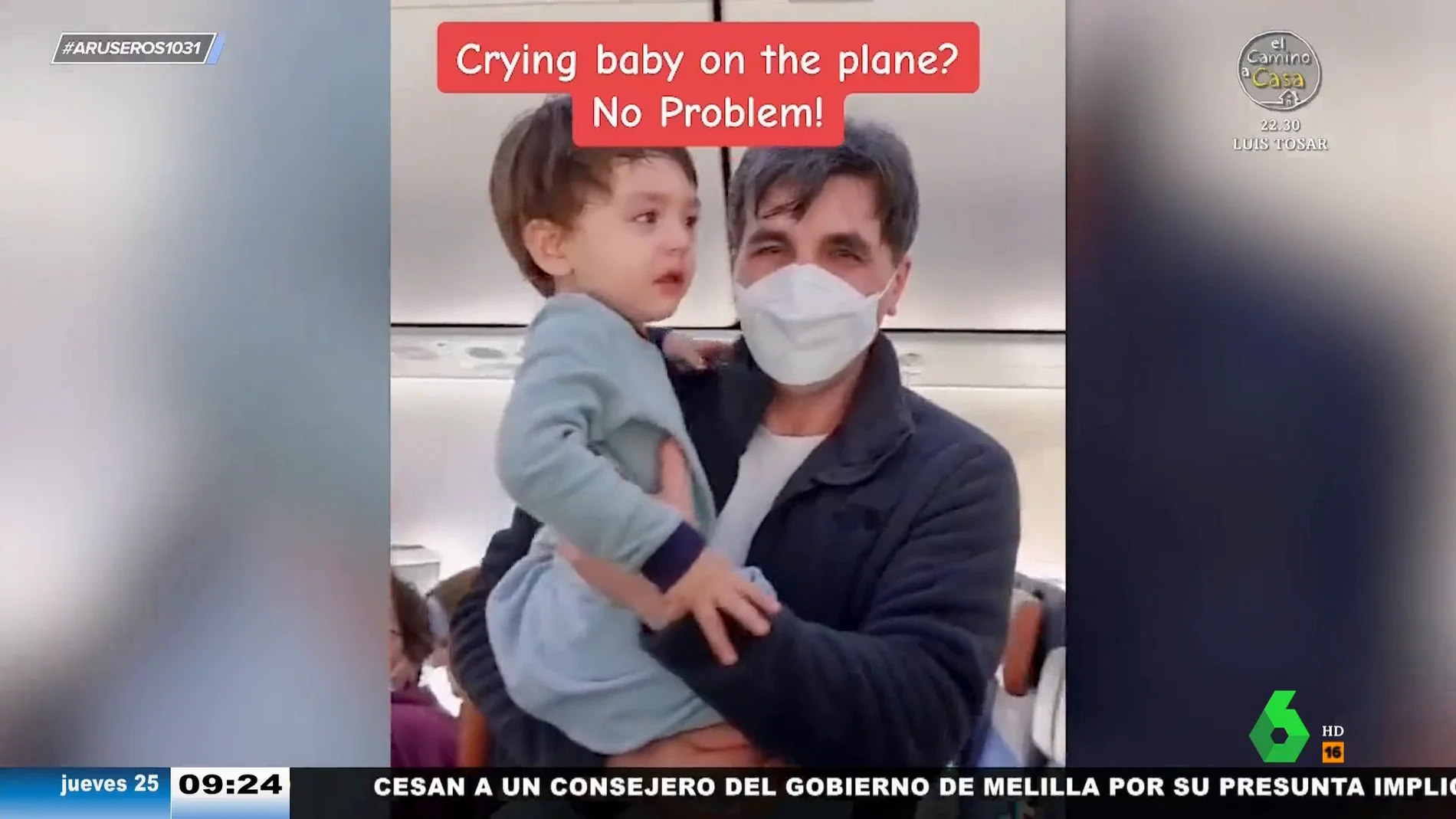 El entrañable gesto de los pasajeros de un avión que cantan 'Baby Shark' para que un bebé deje de llorar