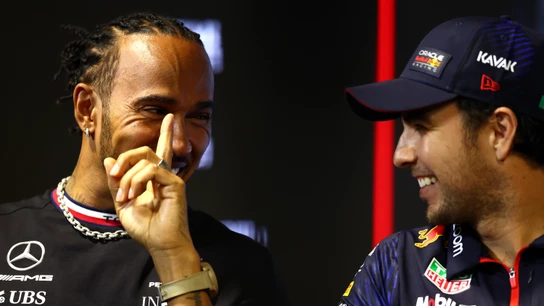 Lewis Hamilton y Checo Pérez Lewis Hamilton y Checo Pérez