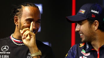 Lewis Hamilton y Checo Pérez