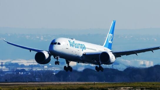 Un avi&oacute;n de Air Europa despegando