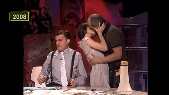 El morreo de Luis Tosar a Thais Villas en El Intermedio y otros grandes momentos del actor en televisi&oacute;n desde 1996