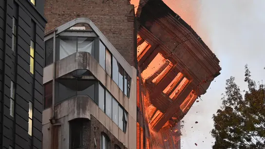 Un incendio provoca el colapso de un edificio de siete plantas en Sídney Un incendio provoca el colapso de un edificio de siete plantas en Sídney