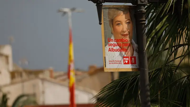 Cartel electoral de la candidata del PSOE en Albudeite