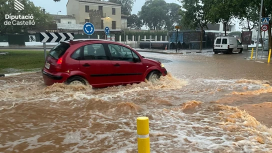Carreteras llenas de agua en Benicàssim Carreteras llenas de agua en Benicàssim