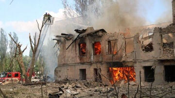 Imagen de la clínica destruida por un ataque con misiles rusos en Dnipro