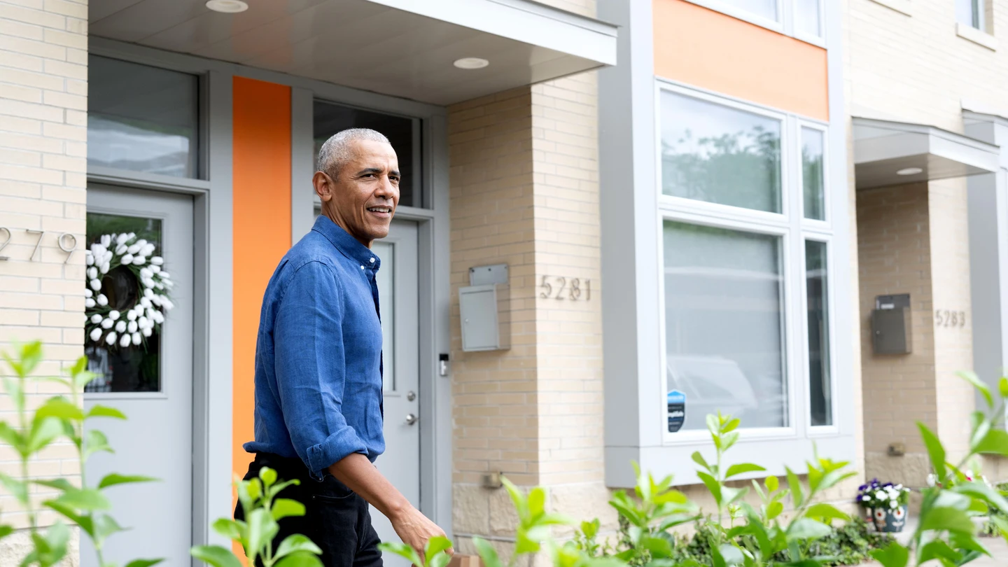 Barack Obama, en una escena de su docuserie para Netflix 'Trabajar: eso que hacemos todo el día'. Barack Obama, en una escena de su docuserie para Netflix 'Trabajar: eso que hacemos todo el día'.
