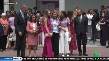 El grito de la reina Letizia a su madre para hacerse una foto con la princesa Leonor, la infanta Sofía y el rey Felipe