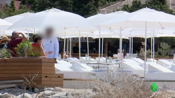 ¿Cuánto cuesta alquilar una hamaca y una sombrilla en Ibiza?