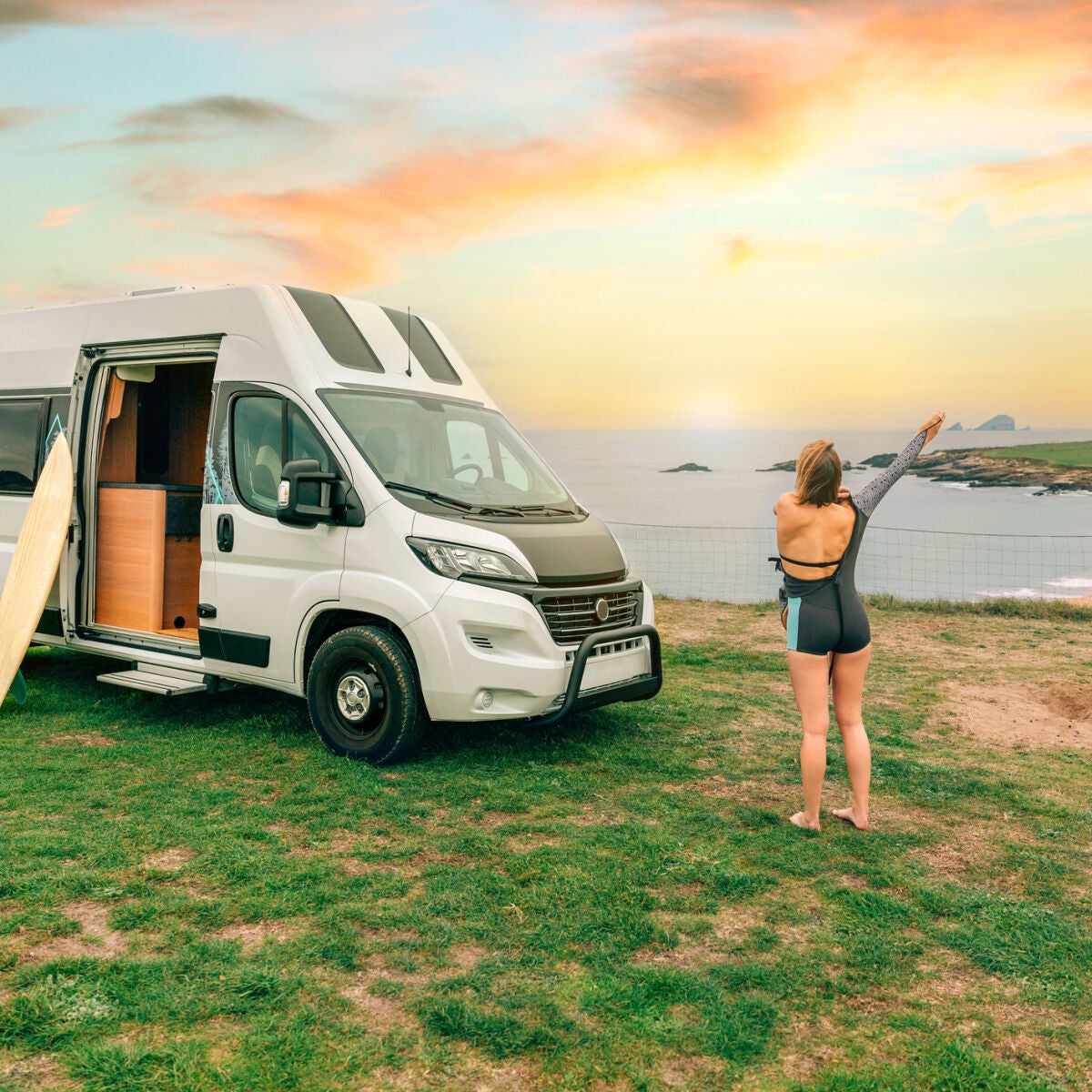 Los mejores destinos de playa para aparcar tu camper de cada comunidad aut noma de Espa a