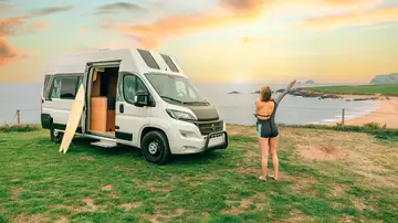 Camper o caravana en la playa