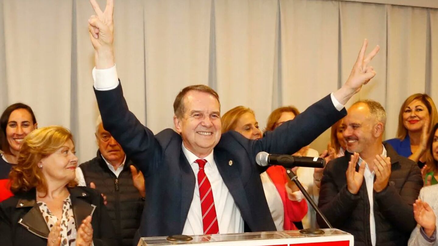 Abel Caballero vuelve a arrasar en Vigo pero pierde cerca de 19.000 votos
