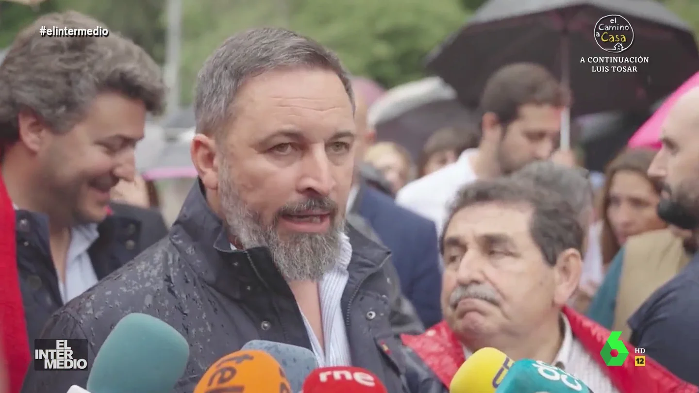 Vídeo manipulado - El momento en el que cae un meteorito mientras habla Santiago Abascal Vídeo manipulado - El momento en el que cae un meteorito mientras habla Santiago Abascal