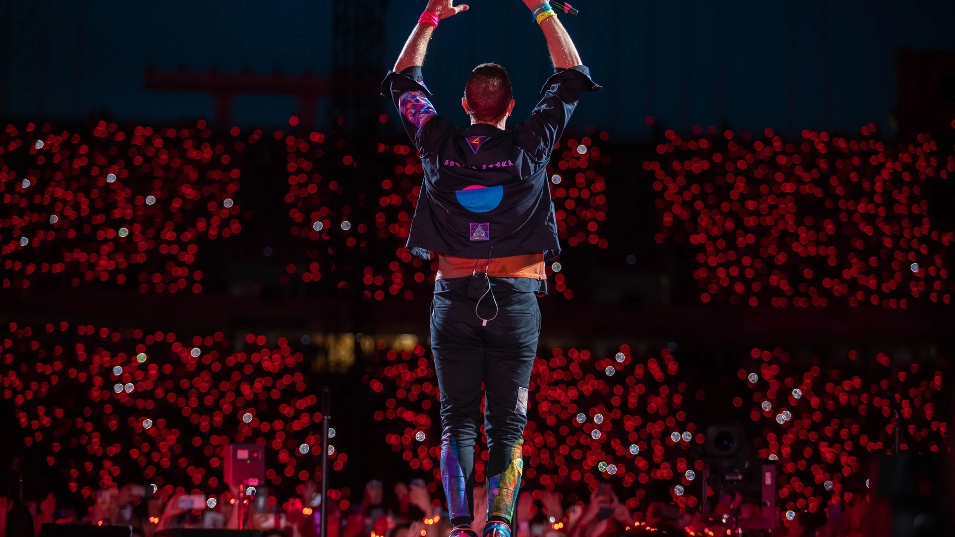 El cantante de la banda británica Coldplay, Chris Martin, durante un concierto en el Estadi Olímpic Lluís Companys.