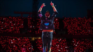 El cantante de la banda británica Coldplay, Chris Martin, durante un concierto en el Estadi Olímpic Lluís Companys.