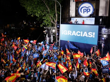 El PP celebra su victoria en las elecciones autonómicas y municipales