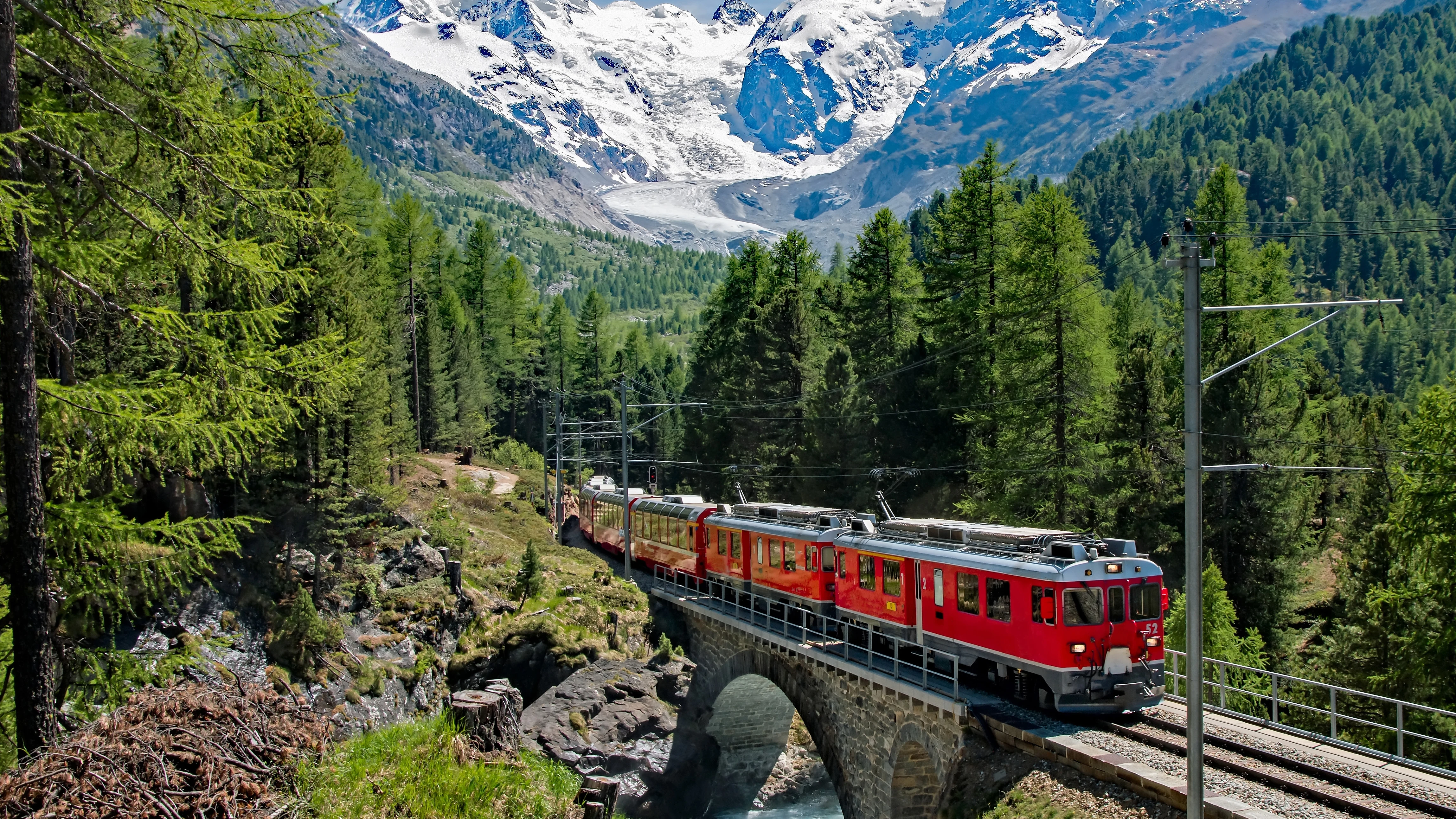 Bernina Express en los Alpes Suizos Bernina Express en los Alpes Suizos