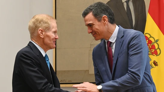 Pedro Sánchez saluda a Bill Nelson (NASA) en el Palacio de la Moncloa Pedro Sánchez saluda a Bill Nelson (NASA) en el Palacio de la Moncloa