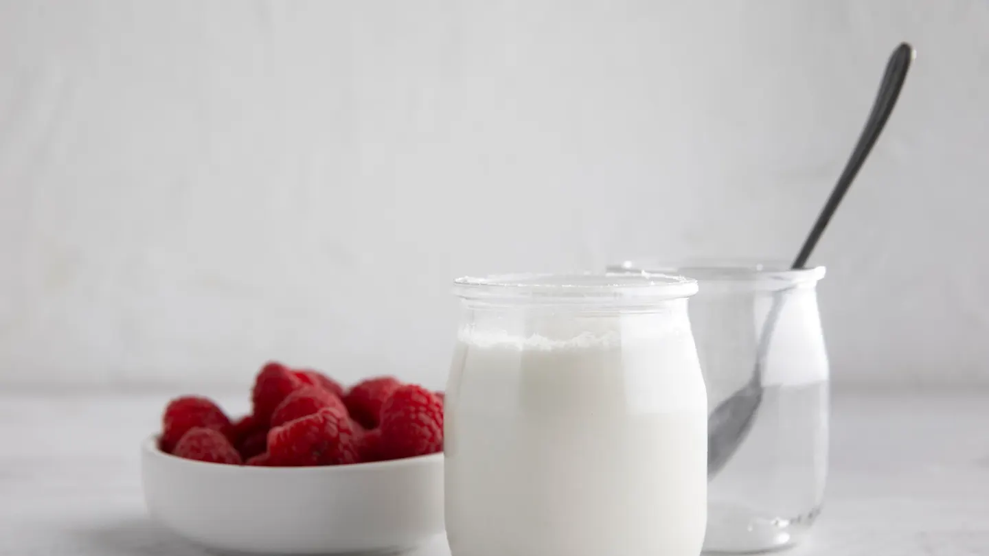 Dos botes de yogur Dos botes de yogur