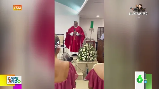 De Super Saiyan a Superman: el 'divertido' sonido que añaden al vídeo de un cura por el movimiento de la casulla De Super Saiyan a Superman: el 'divertido' sonido que añaden al vídeo de un cura por el movimiento de la casulla