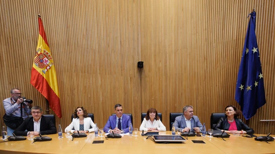 El PSOE sale a la carga contra las acusaciones de pucherazo del PP y sus políticas de retroceso con Vox El PSOE sale a la carga contra las acusaciones de pucherazo del PP y sus políticas de retroceso con Vox