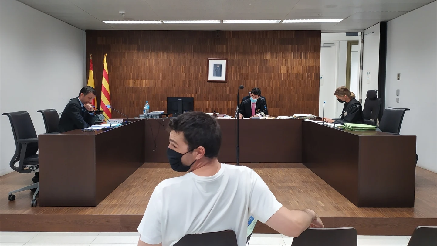 El 'estafador del amor', Albert Cavallé, durante un juicio. El 'estafador del amor', Albert Cavallé, durante un juicio.