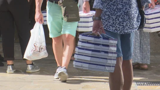 Pasteleros y pasajeros cargan contra Ryanair por cobrar 45 euros por llevar ensaimadas Pasteleros y pasajeros cargan contra Ryanair por cobrar 45 euros por llevar ensaimadas