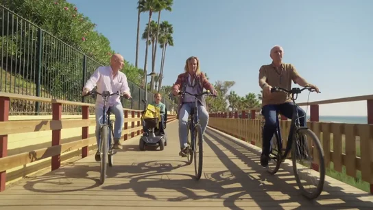 "¡Sin manos! ¡Sin dientes!": el paseo en bici de Pocholo con sus dos mejores amigos de la infancia "¡Sin manos! ¡Sin dientes!": el paseo en bici de Pocholo con sus dos mejores amigos de la infancia