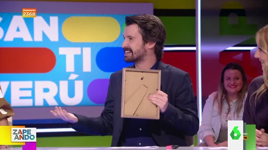 La advertencia de Dani Mateo a Santi Alverú al ver lo que trae entre las manos La advertencia de Dani Mateo a Santi Alverú al ver lo que trae entre las manos