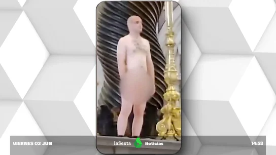Un hombre aparece desnudo en el Vaticano para protestar contra la guerra en Ucrania Un hombre aparece desnudo en el Vaticano para protestar contra la guerra en Ucrania
