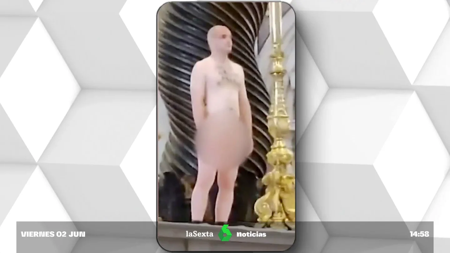 Un hombre aparece desnudo en el Vaticano para protestar contra la guerra en Ucrania Un hombre aparece desnudo en el Vaticano para protestar contra la guerra en Ucrania