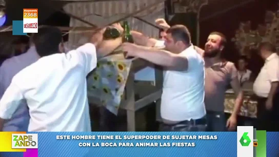 El superpoder viral de un hombre de agarrar una mesa solo con la boca El superpoder viral de un hombre de agarrar una mesa solo con la boca