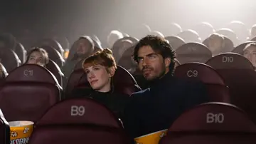 Y sí, en la tercera temporada de 'Valeria' también está Maxi Iglesias. Y sí, en la tercera temporada de 'Valeria' también está Maxi Iglesias.