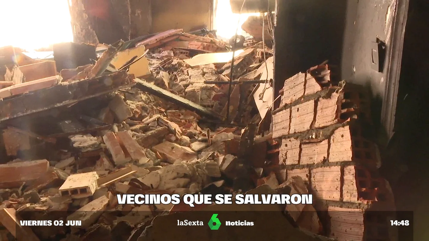 Conmoción entre los vecinos de Badajoz tras la explosión de una vivienda: "Mi instinto fue salir de allí" Conmoción entre los vecinos de Badajoz tras la explosión de una vivienda: "Mi instinto fue salir de allí"