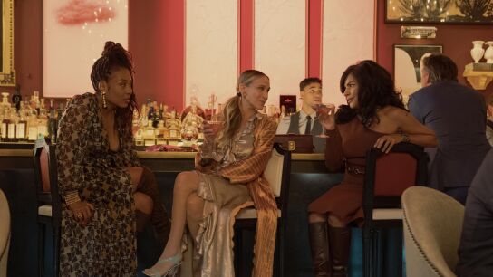 Nya Wallace (Karen Pittman), Carrie (Sarah Jesssica Parker) y Seema Patel (Sarita Choudhury), en 'And just like that' T2.