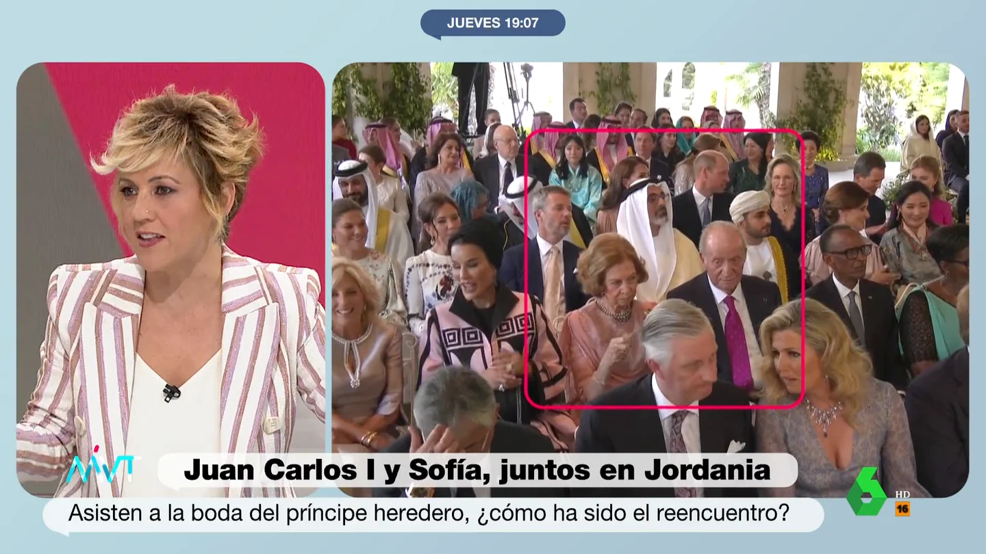 Cristina Pardo, sobre la frialdad entre los reyes: "¿Pero qué queréis, que la reina Sofía lleve a borriquito al rey Juan Carlos?" Cristina Pardo, sobre la frialdad entre los reyes: "¿Pero qué queréis, que la reina Sofía lleve a borriquito al rey Juan Carlos?"