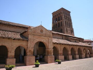 Iglesia de San Lorenzo de Sahagún: ¿cuál es su historia y en qué siglo se erigió?