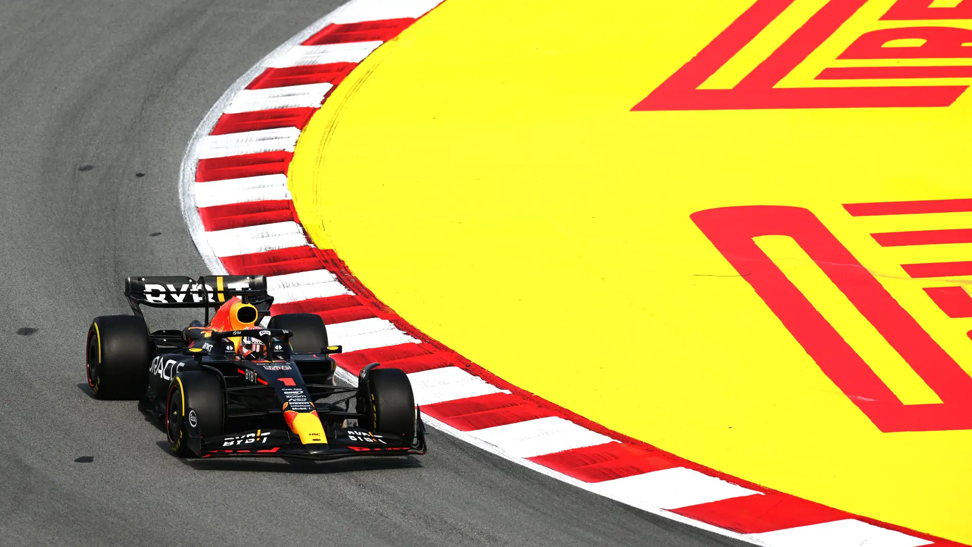 Max Verstappen lidera los libres en Barcelona 