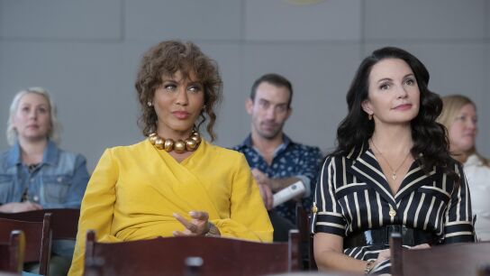 Lissa Todd (Nicole ari Parker) y Charlotte York (Kristin Davis), en la T2 de 'And Just Like That'.