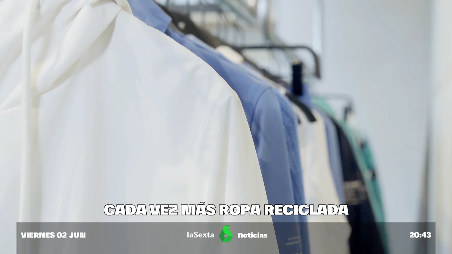 De una botella a un abrigo, así convierten en ropa los envases que separamos en casa De una botella a un abrigo, así convierten en ropa los envases que separamos en casa