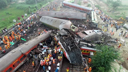 Tragedia por el choque entre dos trenes en el este de la India Tragedia por el choque entre dos trenes en el este de la India
