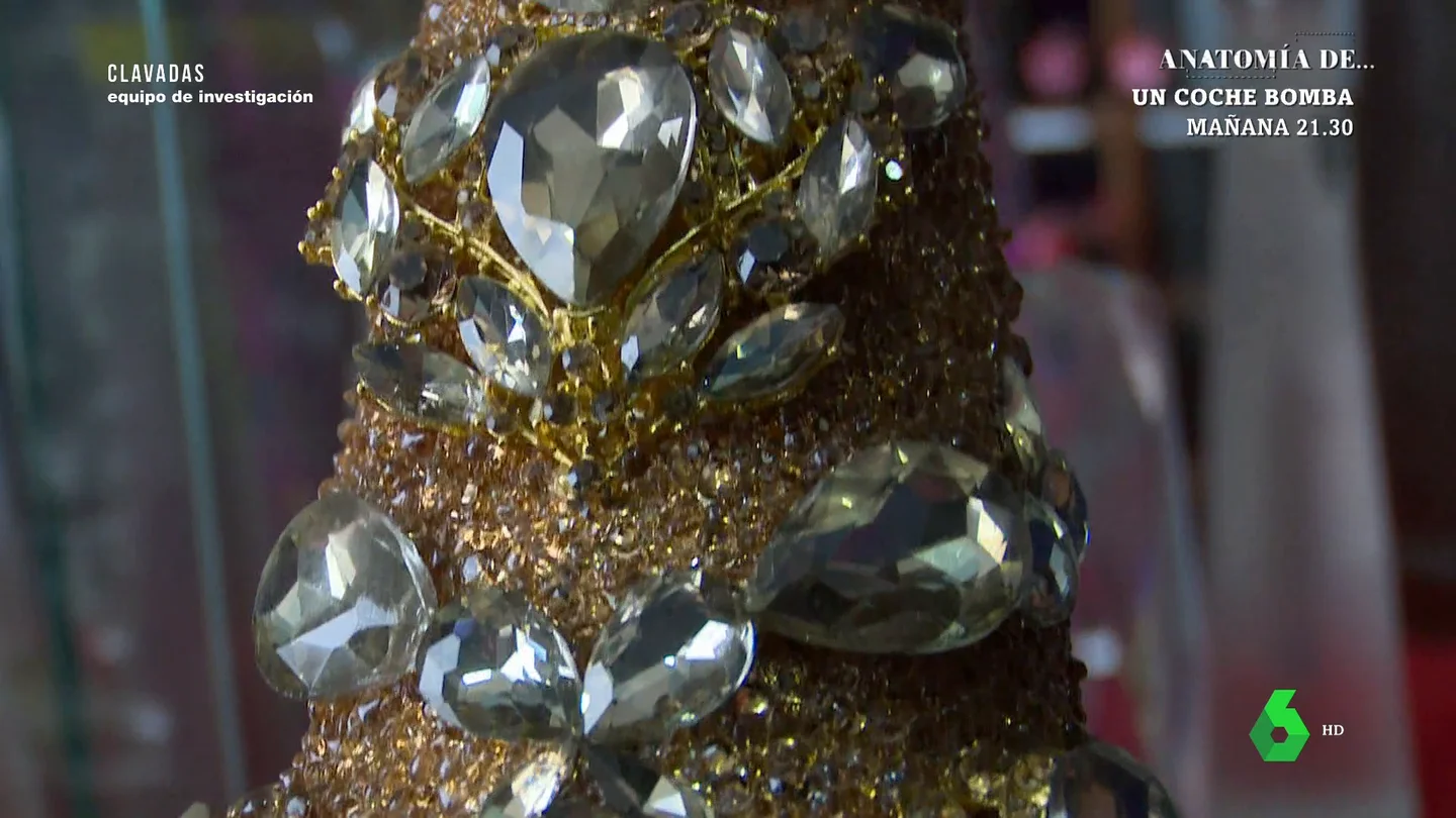 Agua de Kobe en botella chapada en oro con cristalería de Swarovski por 17.500 euros, el mayor lujo de un restaurante gallego Agua de Kobe en botella chapada en oro con cristalería de Swarovski por 17.500 euros, el mayor lujo de un restaurante gallego