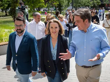 Los pactos entre PP y Vox preocupan a los españoles, aunque los populares aspiran a gobiernos &quot;fuertes&quot; en solitario