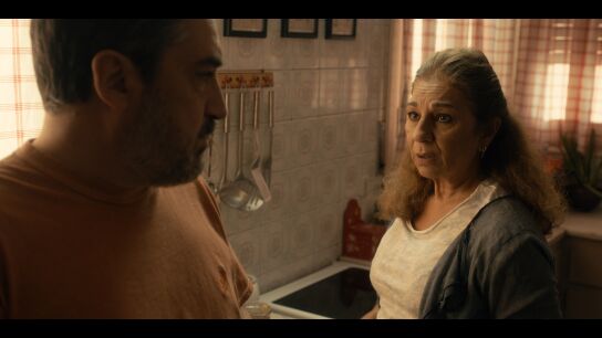 Lolita interpreta a Esperanza, resignada con su vida y con su matrimonio con Juan.