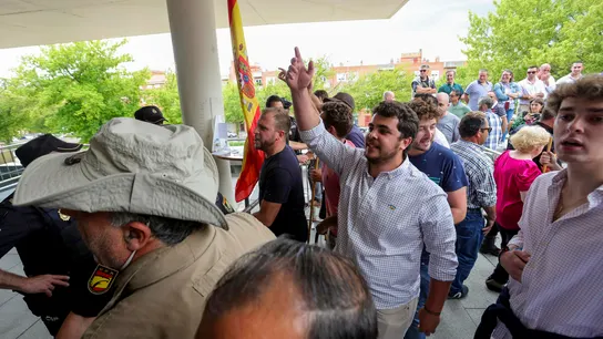Ganaderos asaltan la Junta de Castilla y León en Salamanca: al menos un herido y un detenido Ganaderos asaltan la Junta de Castilla y León en Salamanca: al menos un herido y un detenido