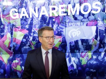 El presidente del Partido Popular, Alberto Núñez Feijóo, a su llegada a la Junta Directiva del PP, en la sede de Génova.