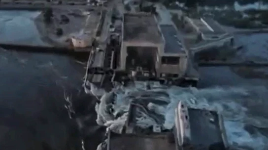 Captura de un video de la presa destruida Captura de un video de la presa destruida